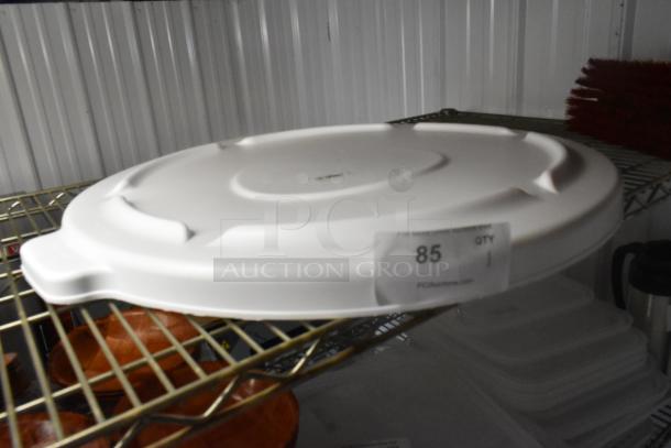 Brand new Rubbermaid BRUTE 44-gallon white trash can lid, scratch and dent. Item label reads: "85 Qty 1".