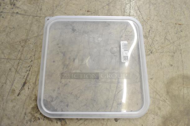 Translucent Cambro SFC12SCPP seal lid for 12, 18, 22 Qt. CamSquares®. New, scratch and dent condition. Label with product details visible.