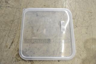 Translucent Cambro SFC12SCPP seal lid for 12, 18, 22 Qt. CamSquares®. New, scratch and dent condition. Label with product details visible.