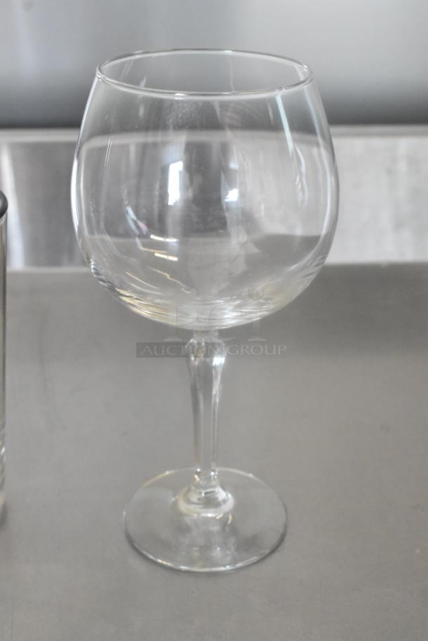 Libbey 602104 Speakeasy 19.5 oz. customizable gin & tonic glass. New, scratch and dent. Clear with a wide bowl.
