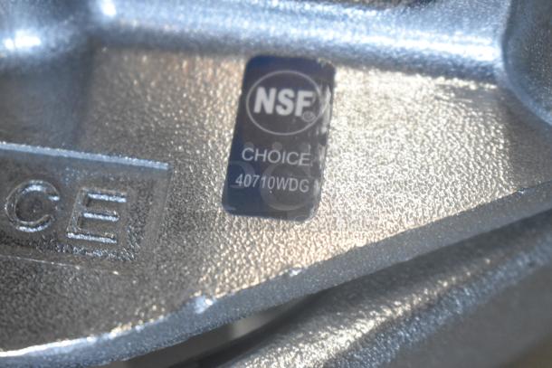 BRAND NEW SCRATCH AND DENT! Choice 40710WDG 10-section wedge cutter, NSF-certified stamp visible.
