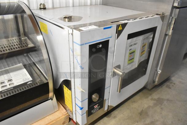 BRAND NEW SCRATCH AND DENT! Bakers Pride AEHE061R stainless steel electric combi convection oven, 208V, 3-phase.