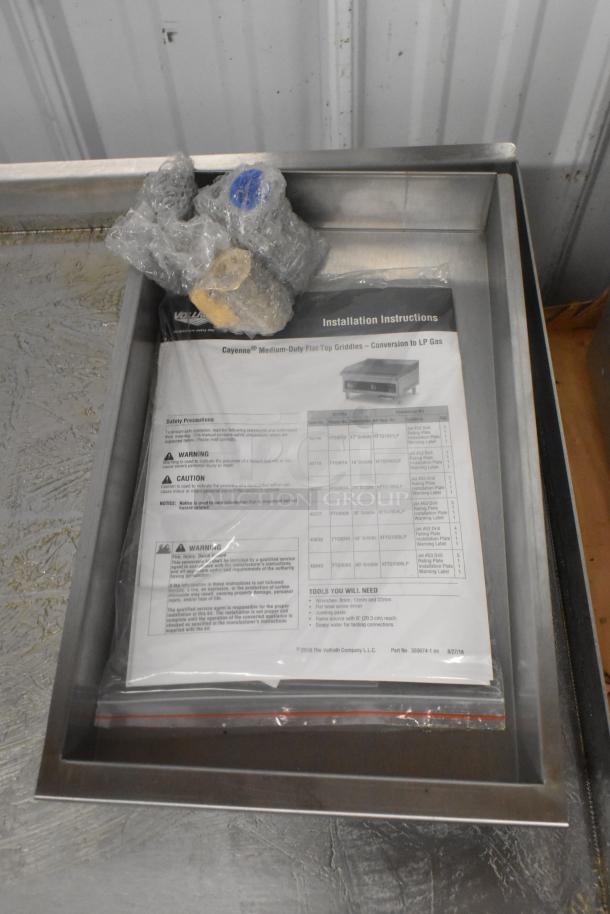 Vollrath Cayenne FTG-9048 stainless steel griddle, natural gas, 112,000 BTU. Includes installation instructions, conversion kit.