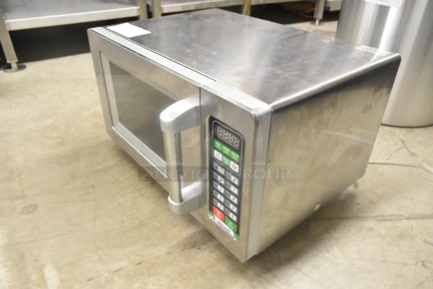 Winco EMW-1000ST Stainless Steel Commercial Microwave Oven, 120 Volts, excellent condition, keypad control, countertop model.