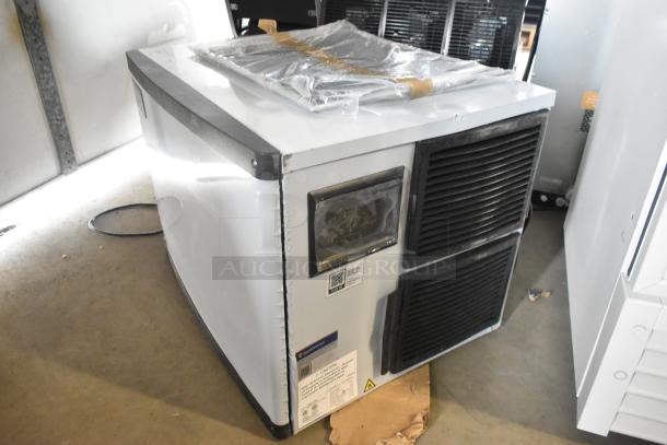 Brand new 2025 Avantco 194MCF430A ice machine, 397 lb. capacity, scratch and dent, 115V, 1 phase, labels visible.