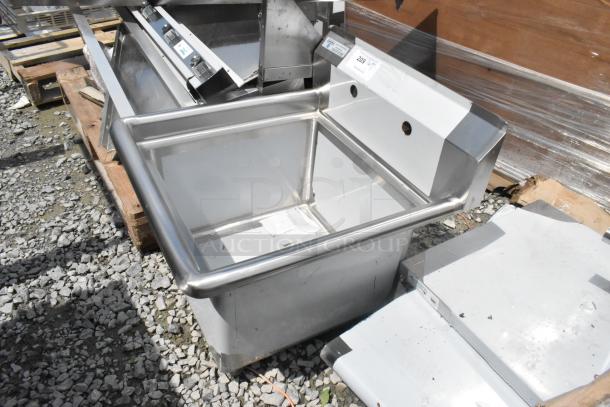 BRAND NEW SCRATCH AND DENT Steelton 522CS11818N stainless steel single bay sink with visible scratches, commercial use.