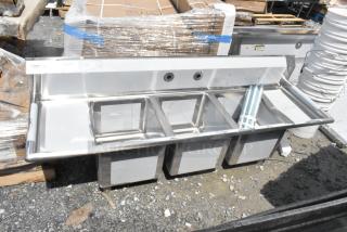 BRAND NEW Regency 600S31416212 stainless steel 3-bay sink with dual drain boards, scratch and dent condition, no legs.