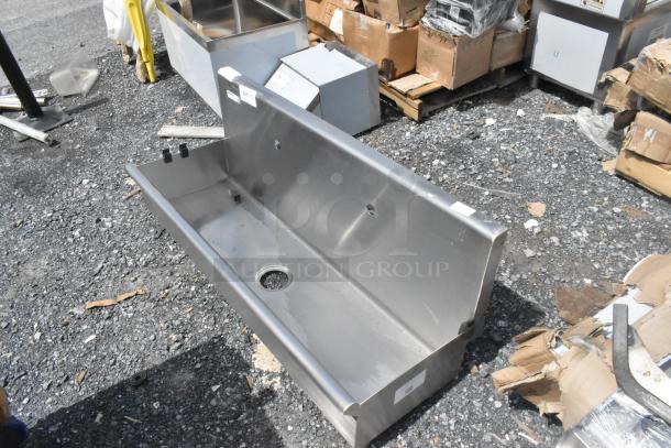 BRAND NEW, Regency 600HSMS1848 underbar ice bin, 18"x30", stainless steel, sliding lid, bottle holders, 98 lb capacity, scratch and dent.