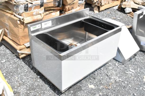 Brand new Regency 600IB1830 18"x30" underbar ice bin, 98 lb capacity, stainless steel, minor cosmetic scratches, NSF label.
