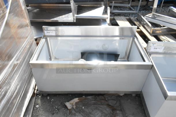 BRAND NEW SCRATCH AND DENT! Steelton 522UIB1836 18" x 36" underbar ice bin, 119 lb capacity, with bottle holders, no legs.