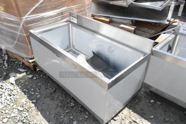BRAND NEW Steelton 522UIB1836 18"x36" underbar ice bin with bottle holders. Scratch and dent, no legs. 119 lb capacity.
