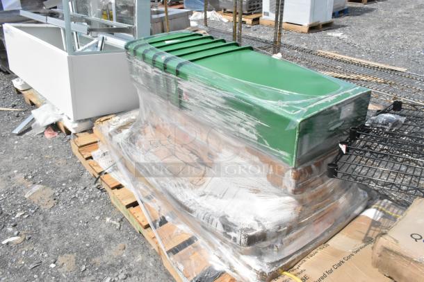 10 brand new Lavex wastecans, 23-gallon, green, model 475WH23GNREC. Scratch and dent condition. Dimensions 20"x11"x29.5".