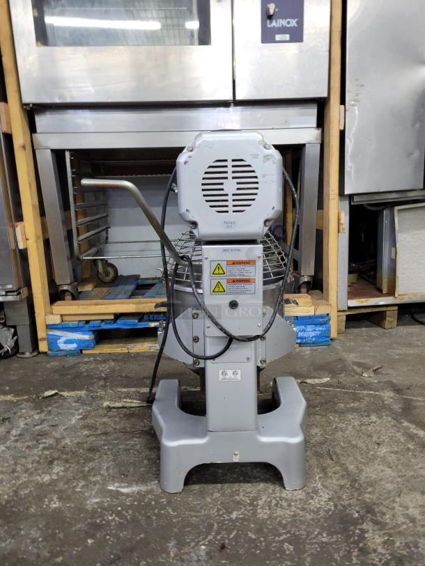 Omcan 20 qt Planetary Mixer sp200a - Bench Model, 1 1/2 hp, 110v (20441) - Image 3 of 5