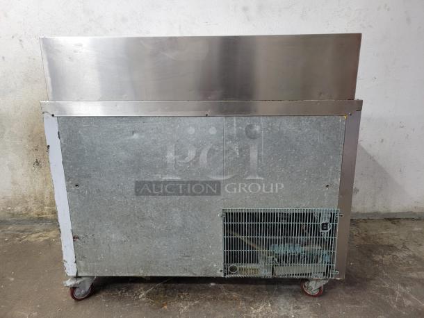 Leader ESLM48 48" 2 Door Mega Top Bain Marie / Sandwich & Salad Refrigerated Prep Table - Image 3 of 5