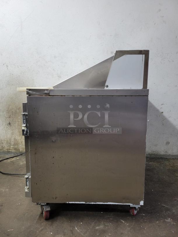 Leader ESLM48 48" 2 Door Mega Top Bain Marie / Sandwich & Salad Refrigerated Prep Table - Image 4 of 5