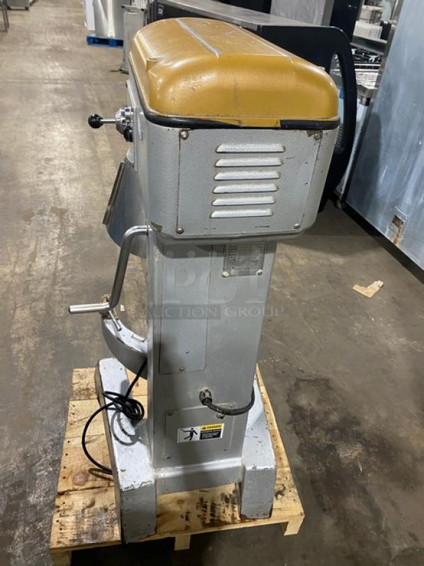Commercial Electric Powered Floor Model Planetary Mixer! Model: MIX8140 SN: 71864! 220V 1 Phase! On Legs! - Image 3 of 9