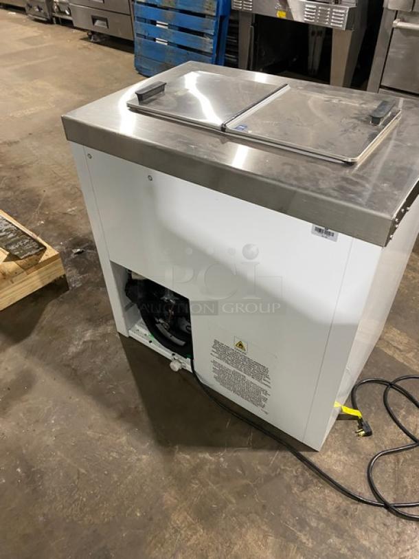 Master-Bilt Commercial White 32" Ice Cream Dipping Cabinet! With Flip-Open Lid! With Poly Coated Wire Rack! Model: DC-2S SN: 0006854-32202-C! 115V 1 Phase! - Image 3 of 7