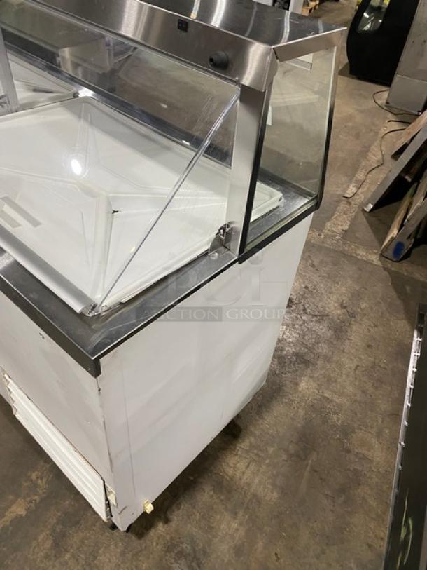 True Commercial White 67" Ice Cream/Frozen Yogurt Dipping Cabinet Freezer! With Serve Over Sneeze Guard! With Poly Coated Wire Racks! Model: TDC-67 SN: 7889412! 115V 1 Phase! On Casters! - Image 3 of 7