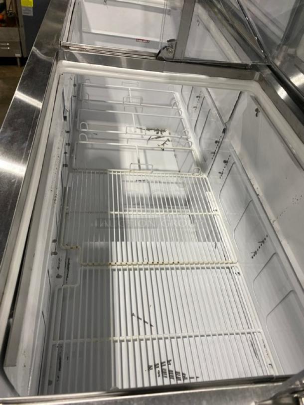 True Commercial White 67" Ice Cream/Frozen Yogurt Dipping Cabinet Freezer! With Serve Over Sneeze Guard! With Poly Coated Wire Racks! Model: TDC-67 SN: 7889412! 115V 1 Phase! On Casters! - Image 5 of 7
