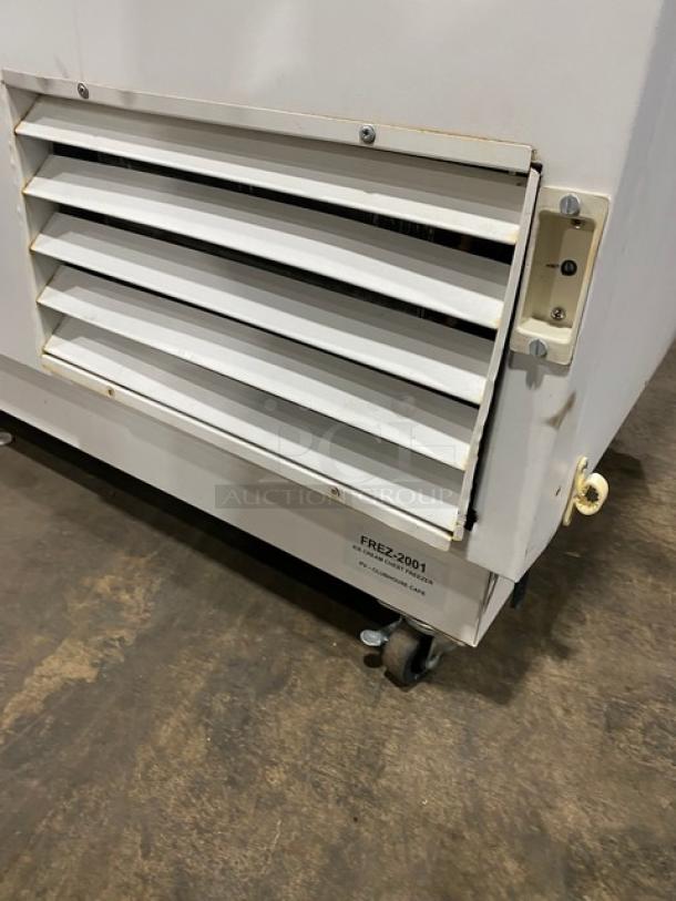 True Commercial White 67" Ice Cream/Frozen Yogurt Dipping Cabinet Freezer! With Serve Over Sneeze Guard! With Poly Coated Wire Racks! Model: TDC-67 SN: 7889412! 115V 1 Phase! On Casters! - Image 7 of 7