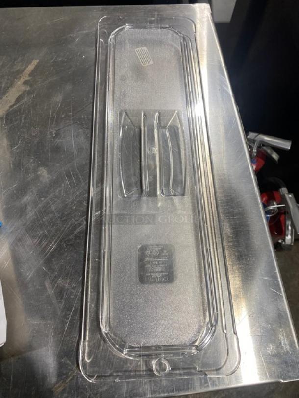 BRAND NEW! Carlisle Commercial Clear Polycarbonate 1/2-Size Long Universal Food Pan Covers! With Top Handle! 6 Per Case! Model: 10250U07! ALL ONE MONEY! - Image 4 of 7