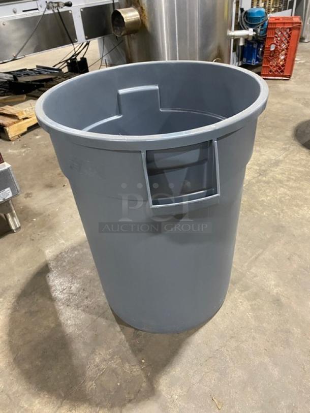 NEW! Carlisle Bronco Series Commercial Gray 32 Gal. Round Trash/Waste Can! Model: 34103223! 2X Your Bid! - Image 4 of 6