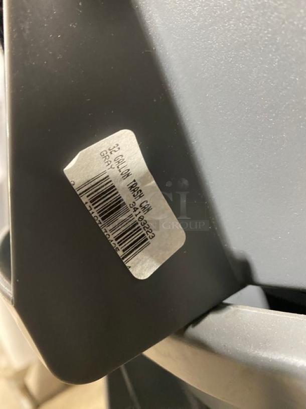 NEW! Carlisle Bronco Series Commercial Gray 32 Gal. Round Trash/Waste Can! Model: 34103223! 2X Your Bid! - Image 6 of 6