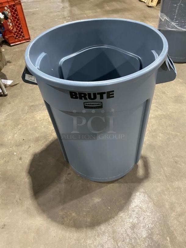 NEW! Rubbermaid BRUTE Series Commercial Gray 32 Gal. Round Trash/Waste Can! Model: FG263200GRAY! 2X Your Bid! - Image 2 of 7