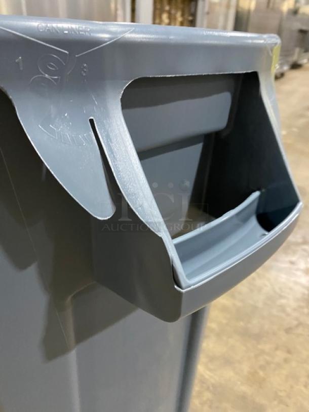 NEW! Rubbermaid BRUTE Series Commercial Gray 32 Gal. Round Trash/Waste Can! Model: FG263200GRAY! 2X Your Bid! - Image 6 of 7