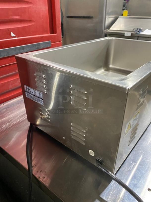 Winco Commercial Stainless Steel Electric Powered Countertop Single Well Food Cooker/Warmer! Model: FW-S600 SN: FWS60010013001! 120V! On Legs! - Image 4 of 8