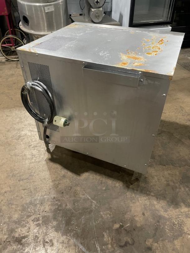 Hobart Commercial Stainless Steel Electric Powered Half-Size Countertop Convection Oven! With Thermostatic Controls! With View-Through Style Door! With Wired Oven Racks! Model: CN85 SN: MCF5551! 208V 1-3 Phase! - Image 4 of 8