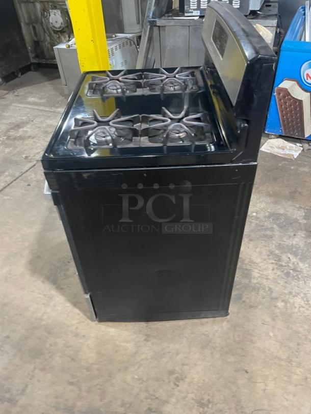 Amana Commercial Stainless Steel/Black Coated Natural Gas Powered 4 Burner Range/Oven Combo! With Digital Push Button Controls! With Wired Oven Rack! - Image 4 of 9