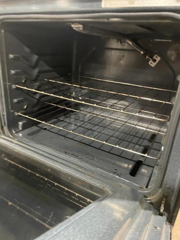 Amana Commercial Stainless Steel/Black Coated Natural Gas Powered 4 Burner Range/Oven Combo! With Digital Push Button Controls! With Wired Oven Rack! - Image 7 of 9
