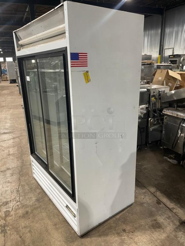 Beverage-Air Commercial White Double Glass Sliding Door Reach In Merchandiser Refrigerator! With Poly Coated Wire Rack! Model: MT45 SN: 5263195! 115V 1 Phase! - Image 4 of 8