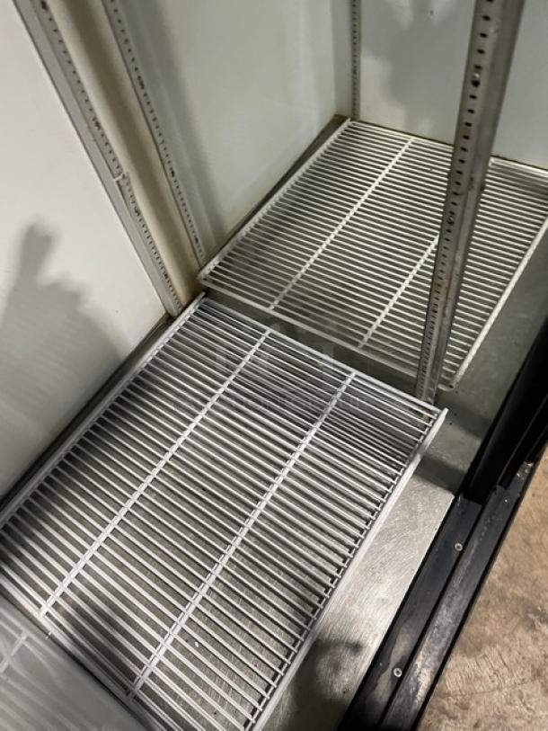 Beverage-Air Commercial White Double Glass Sliding Door Reach In Merchandiser Refrigerator! With Poly Coated Wire Rack! Model: MT45 SN: 5263195! 115V 1 Phase! - Image 5 of 8