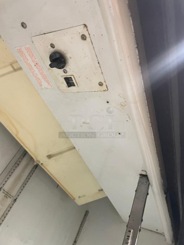 Beverage-Air Commercial White Double Glass Sliding Door Reach In Merchandiser Refrigerator! With Poly Coated Wire Rack! Model: MT45 SN: 5263195! 115V 1 Phase! - Image 6 of 8