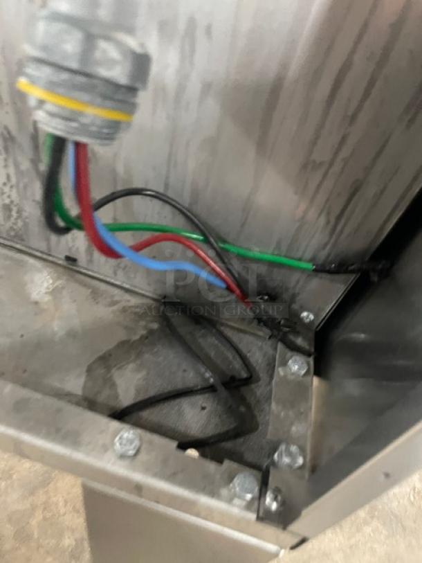 Internal wiring detail of U.S. Range Summit Series Convection Oven, Model SUME100, 208V 1 Phase, stainless steel construction.