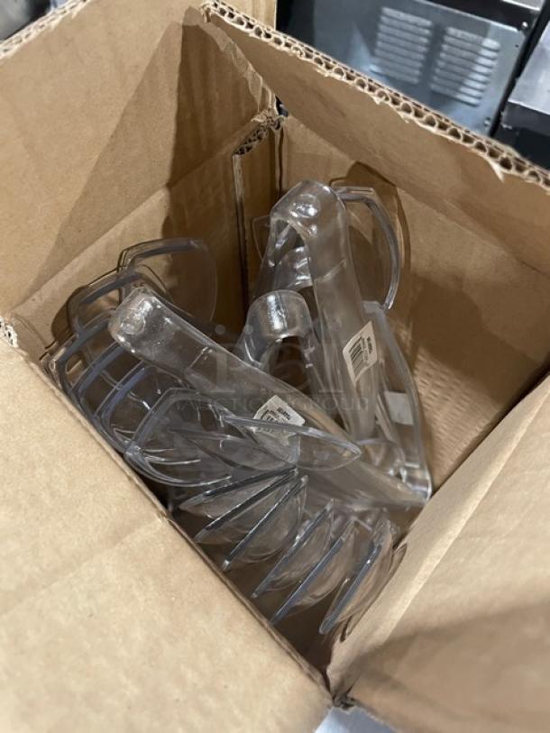 BRAND NEW! Cambro Lugano Series Commercial Clear 9" Easy-Grasp Serving/Utility Tongs! Model: TGG9135! ALL ONE MONEY! - Image 2 of 6