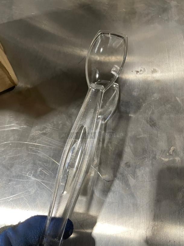 BRAND NEW! Cambro Lugano Series Commercial Clear 9" Easy-Grasp Serving/Utility Tongs! Model: TGG9135! ALL ONE MONEY! - Image 4 of 6
