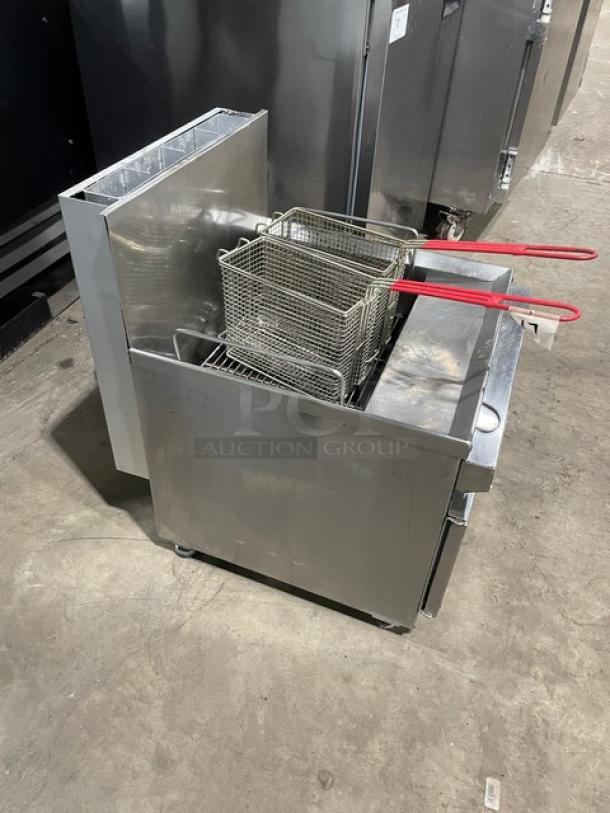 Cecilware Commercial Stainless Steel Natural Gas Powered Countertop Deep Fat Fryer! With Back Splash! With Frying Baskets! SN: 054821! On Legs! - Image 3 of 9