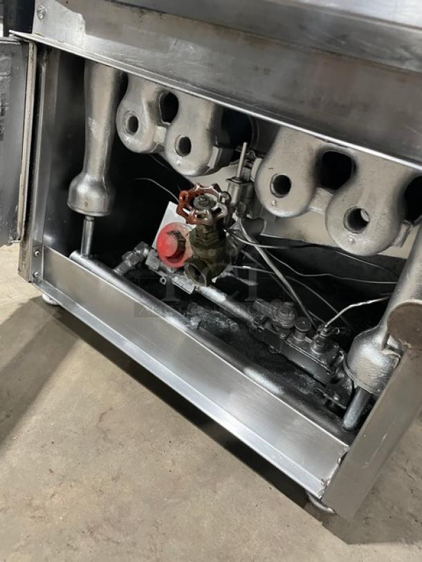 Cecilware Commercial Stainless Steel Natural Gas Powered Countertop Deep Fat Fryer! With Back Splash! With Frying Baskets! SN: 054821! On Legs! - Image 7 of 9