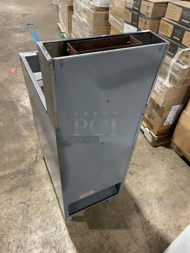 Anets Commercial Stainless Steel Natural Gas Powered 40 Lb. Deep Fat Fryer! With Back Splash! With Frying Baskets! Model: SLG40 SN: G16CA014096! On Legs! - Image 4 of 8