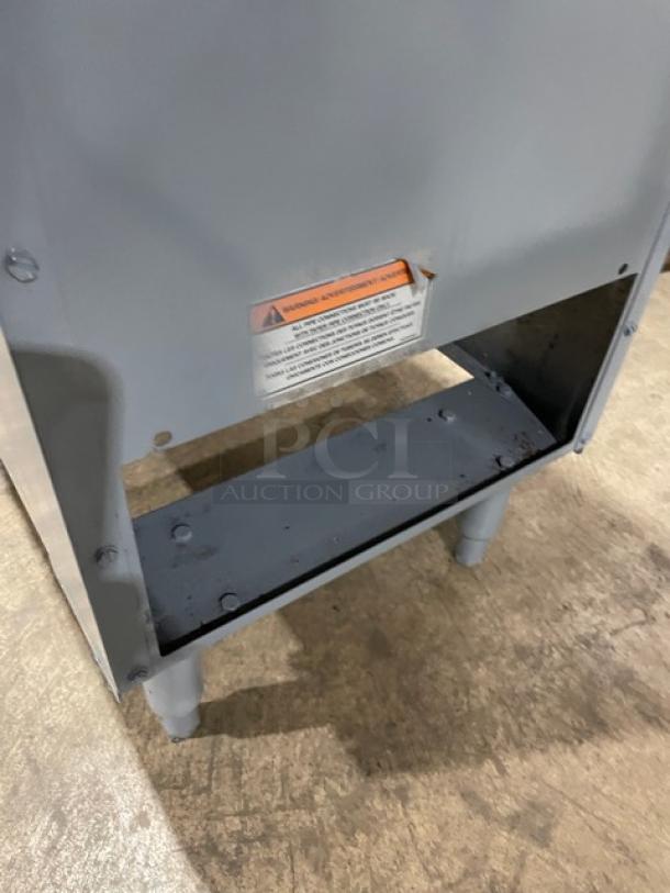 Anets Commercial Stainless Steel Natural Gas Powered 40 Lb. Deep Fat Fryer! With Back Splash! With Frying Baskets! Model: SLG40 SN: G16CA014096! On Legs! - Image 8 of 8