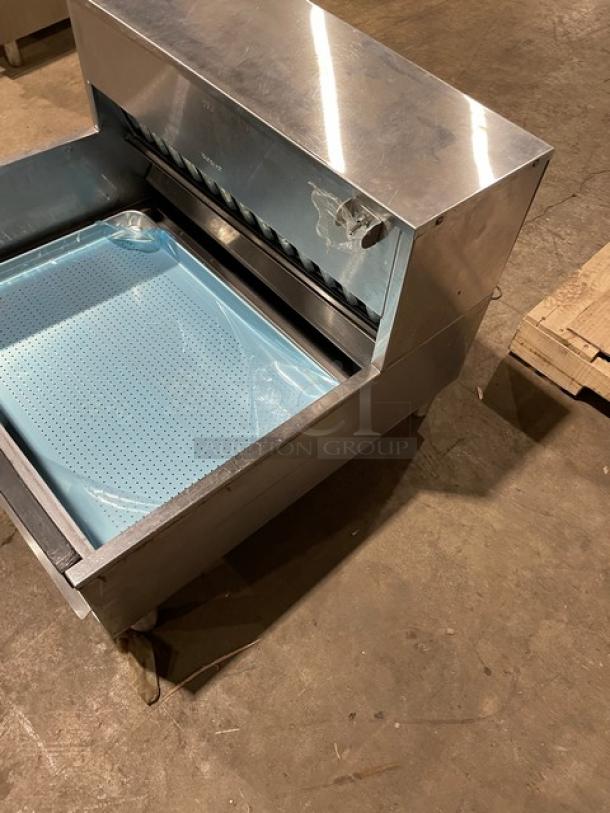 Carter Hoffmann Crisp N' Hold Series Commercial Stainless Steel Electric Powered Countertop Fry Warming Dump Station! Model: CNH28! 208V 1 Phase! On Legs! - Image 4 of 7