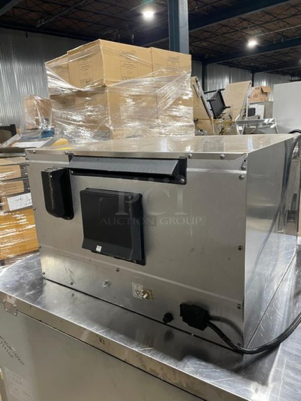 Cadco Lisa Series Commercial Stainless Steel Electric Powered Countertop 3-Pan Medium-Duty Convection Oven! Model: OV-013 SN: 2023G0073555! 120V! - Image 3 of 8