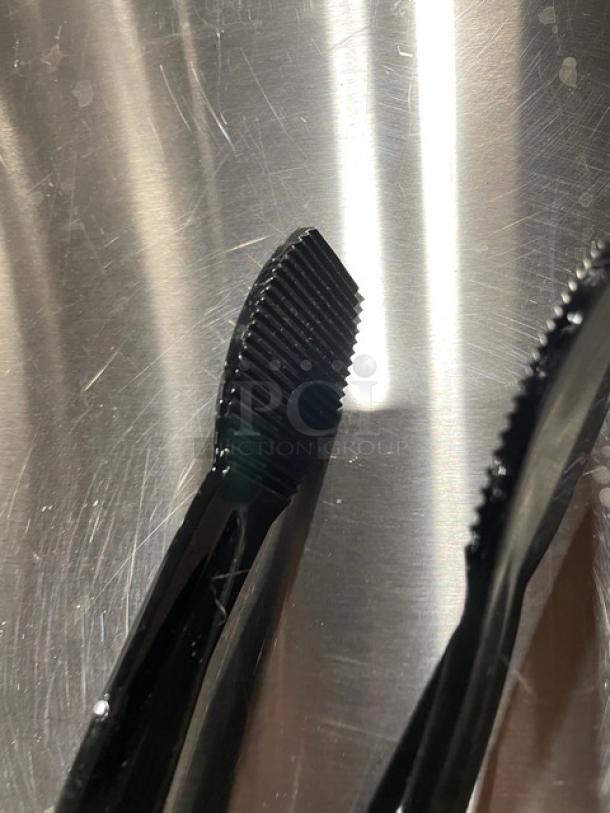 Cambro Lugano Series TG9110 black 9" flat grip tongs, new condition, ideal for commercial use, features sturdy construction.