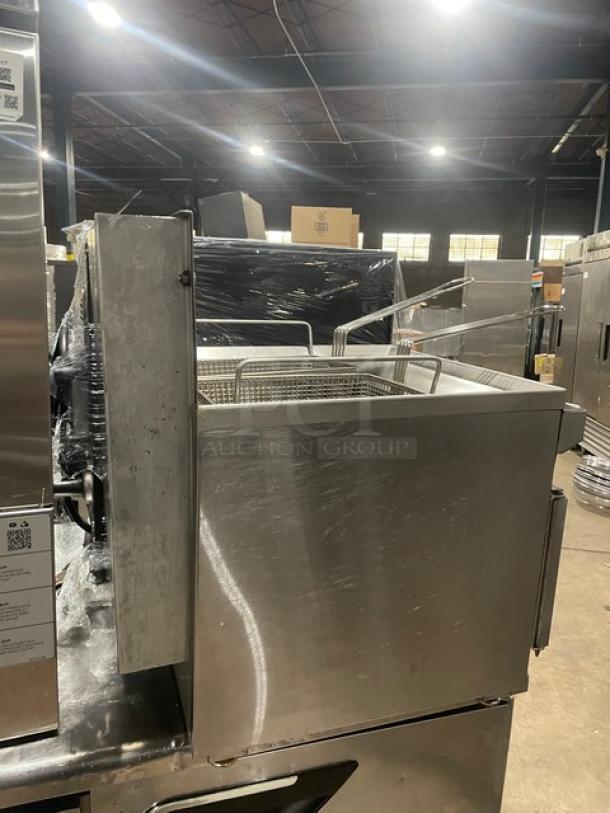 Commercial Stainless Steel Natural Gas Powered Countertop Deep Fat Fryer! With Back Splash! With Fry Baskets! On Legs! - Image 3 of 8
