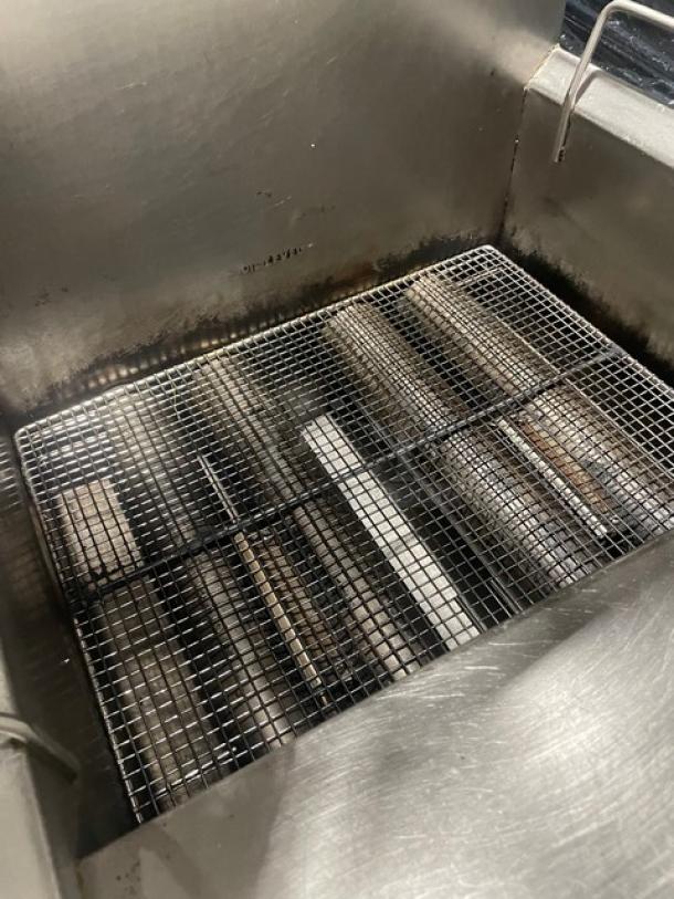 Commercial Stainless Steel Natural Gas Powered Countertop Deep Fat Fryer! With Back Splash! With Fry Baskets! On Legs! - Image 6 of 8