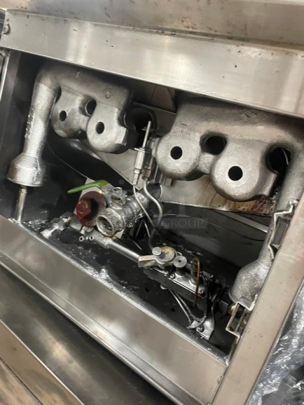 Commercial Stainless Steel Natural Gas Powered Countertop Deep Fat Fryer! With Back Splash! With Fry Baskets! On Legs! - Image 7 of 8