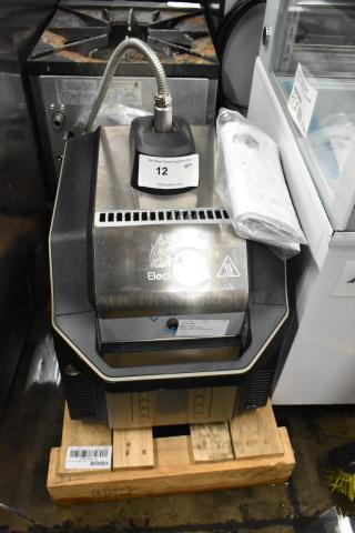 2018 Electrolux HSPP3RPRS Stainless Steel Commercial Countertop Panini Press. 208 Volts, 1 Phase.